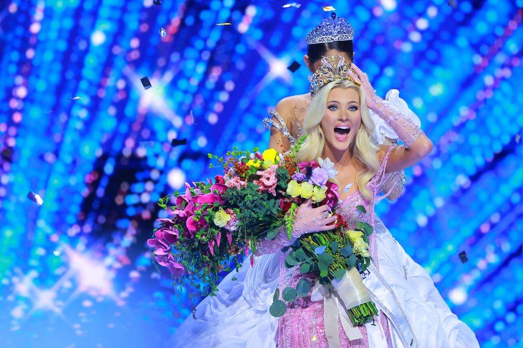 Sahar Biniaz, Miss Universe Persia 2025, se retira por segunda vez de la competencia