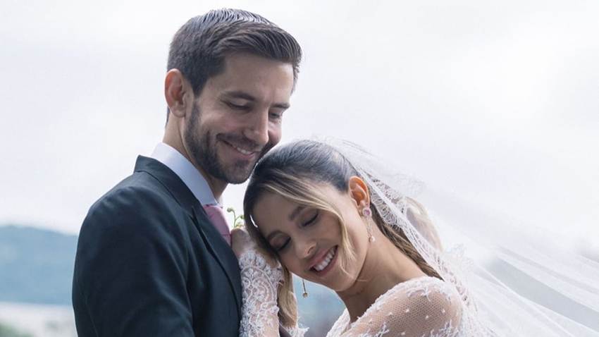Paulina Goto y Rodrigo Saval celebran enamorados su segundo aniversario de bodas