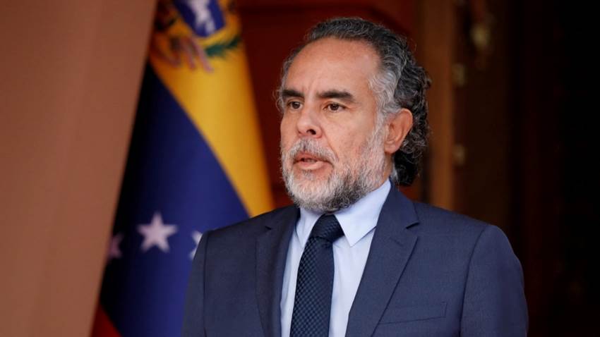 Embajador de Petro en Caracas insulta a Guaidó y la oposición exige “respeto”