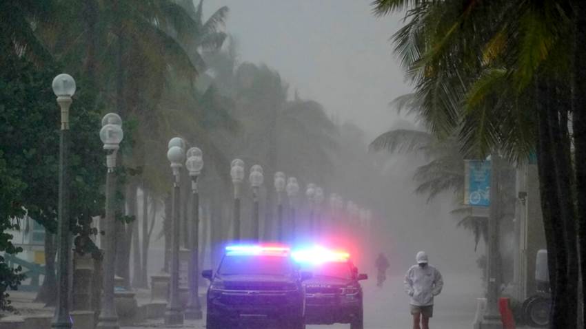 Nicole se convierte en huracán en ruta a Florida, que espera inusual tormenta en noviembre