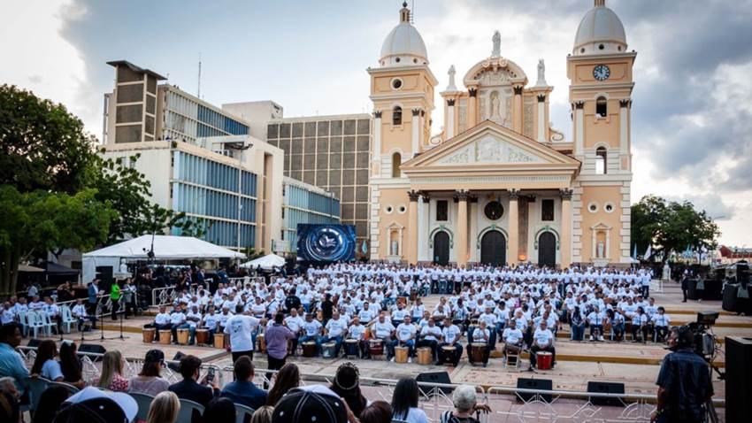 Maracaibo y sus gaiteros logran Récord Guinness por la mayor banda de música folclórica venezolana