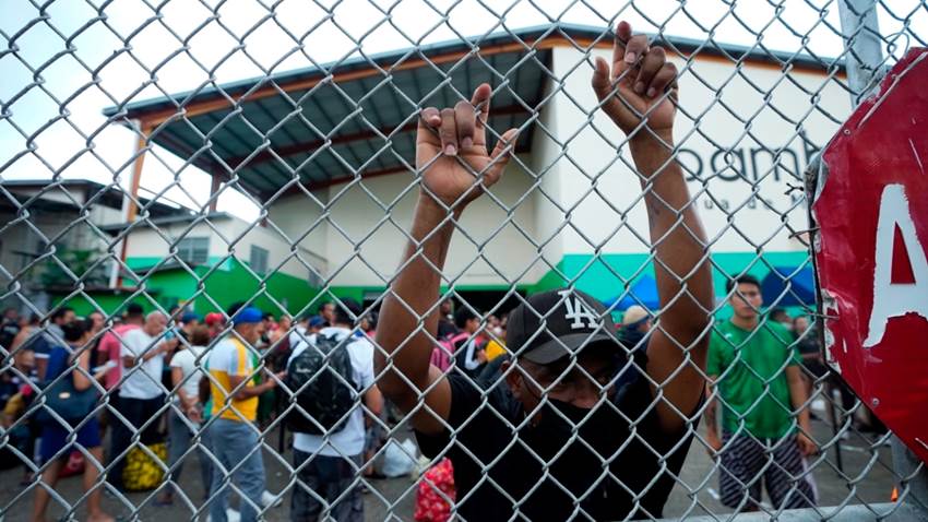 Miles de migrantes venezolanos varados se acumulan en Centroamérica