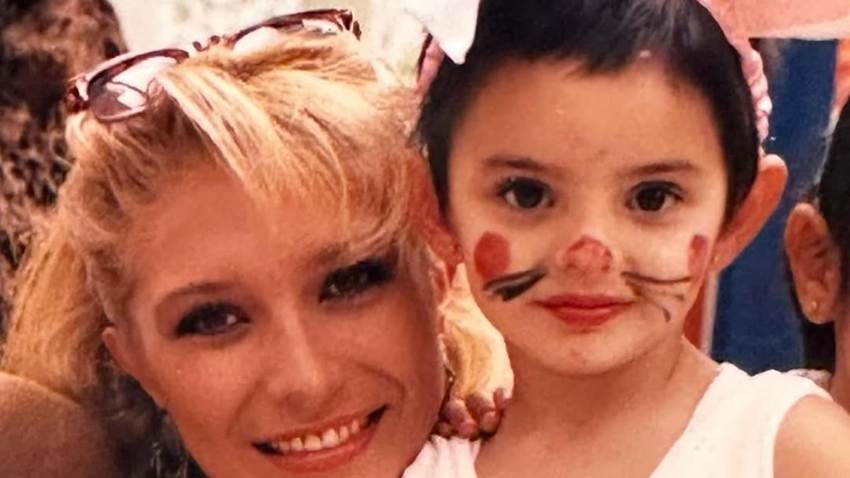 Aislinn Derbez le dedica una conmovedora carta de despedida a su mamá: 'Te dejo ir con amor'