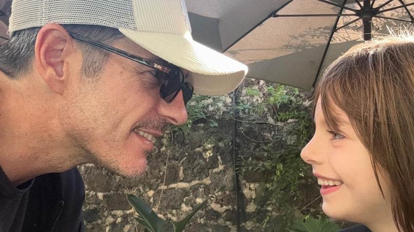 Mauricio Ochmann presume las dotes artísticas de su hija Kailani
