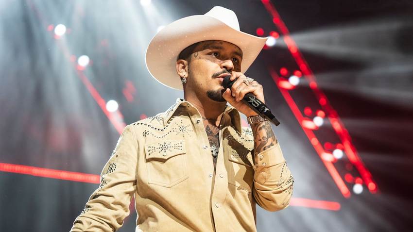 Christian Nodal se queda sin abogados en el caso contra Universal Music