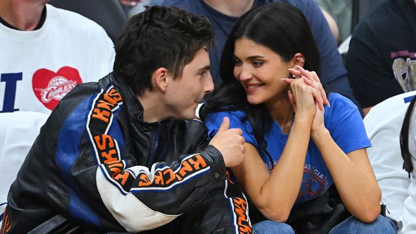Kylie Jenner y Timothée Chalamet derrochan romance al celebrar el triunfo de los New York Knicks