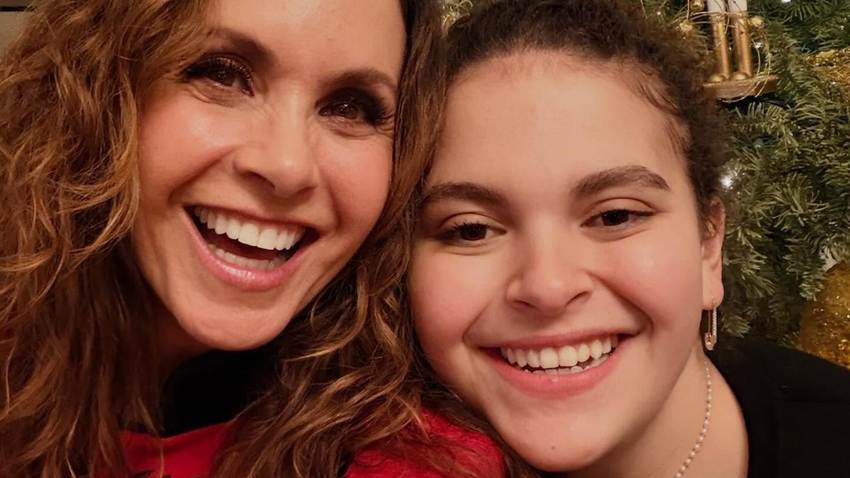 Lucero comparte vistazos de su celebración en familia junto a su hija Lucerito y su mamá