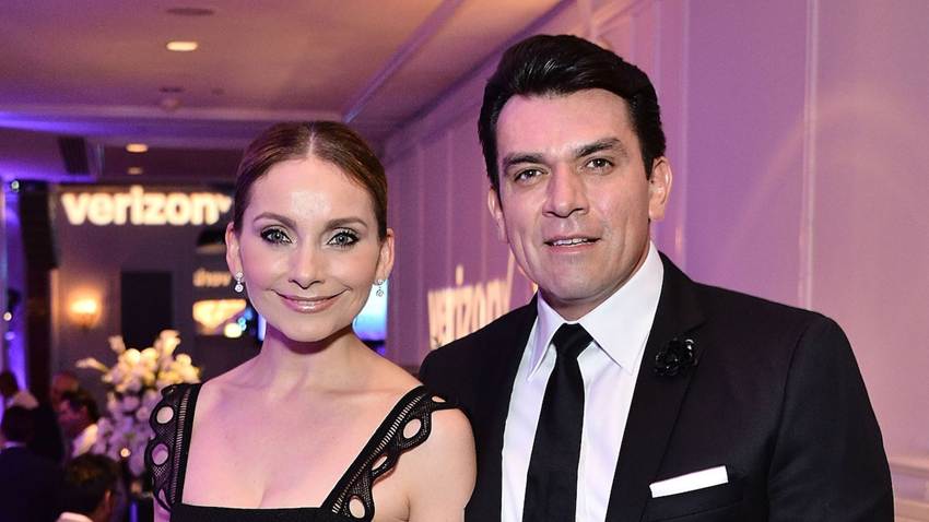 Elizabeth Álvarez se pone romántica con Jorge Salinas en su aniversario número 14