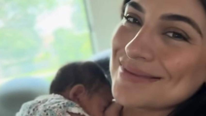 Ana Brenda muestra orgullosa su figura postparto, tras su debut como mamá