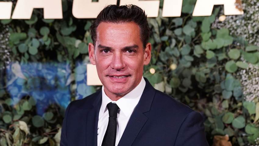 Cristián de la Fuente celebra junto a su novia el ascenso a comandante en las Fuerzas Aéreas de Chile