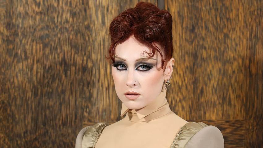 Chappell Roan sorprende con un peinado de inspiración 'vintage' en París
