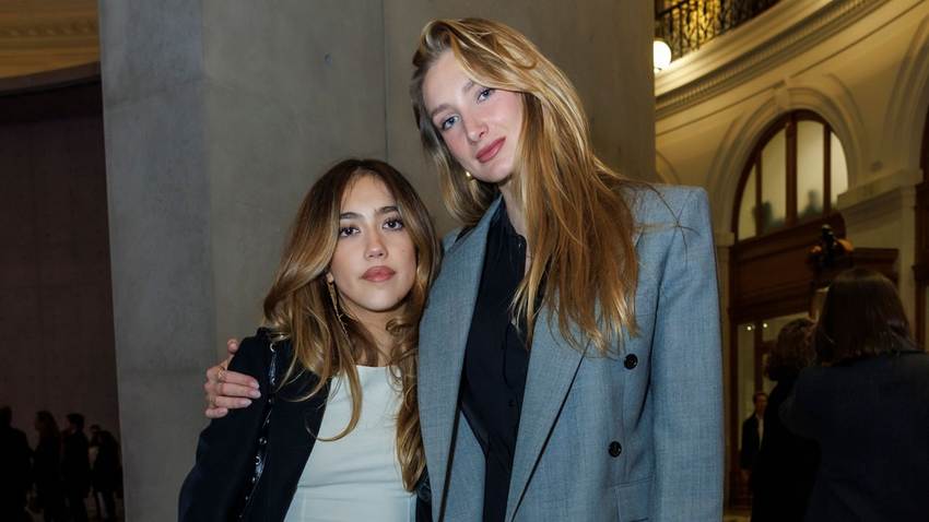 Valentina Paloma, hija de Salma Hayek, se embarca en una aventura en auto con su hermana Mathilde Pinault