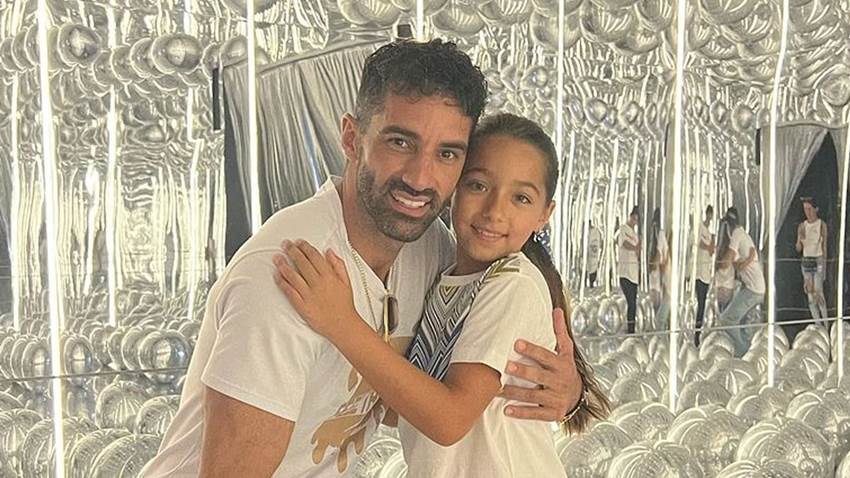 Toni Costa, acompañado de su hija Alaïa, recibe a su papá en Miami por primera vez en 13 años