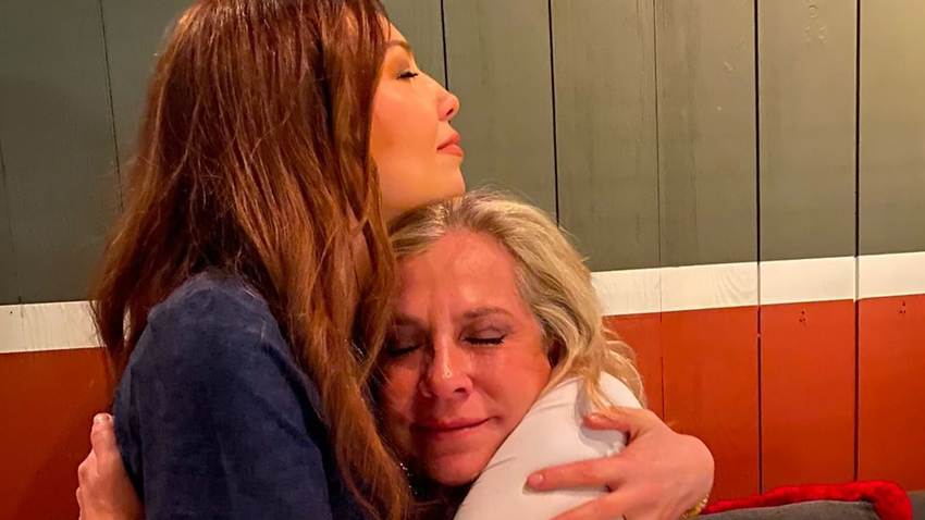 Thalía recuerda a su hermana Ernestina Sodi en su día: 'Aquí todos te extrañamos'