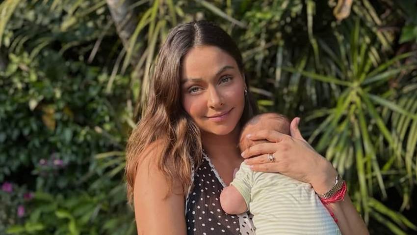 Con fotos inéditas, Claudia Martin comparte cómo vive la maternidad