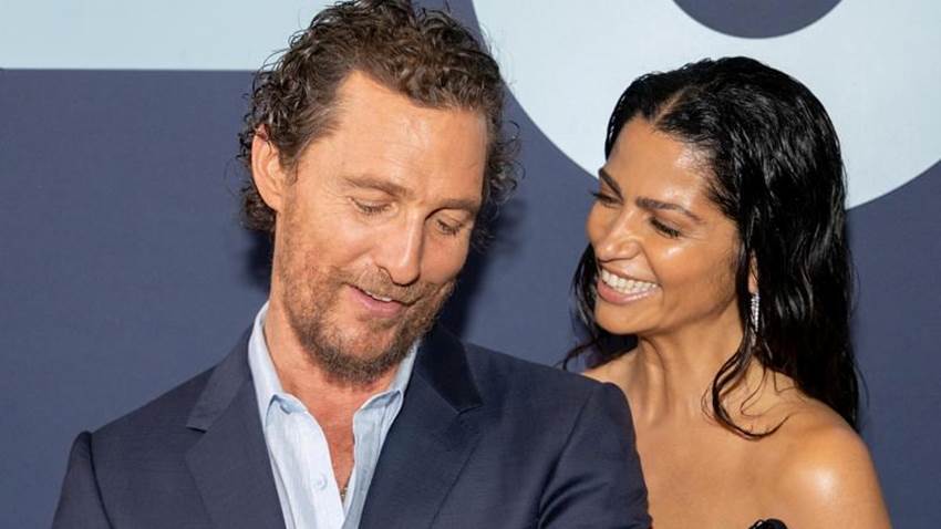 Matthew McConaughey y Camila Alves cautivan en gala benéfica al lado de sus tres hijos