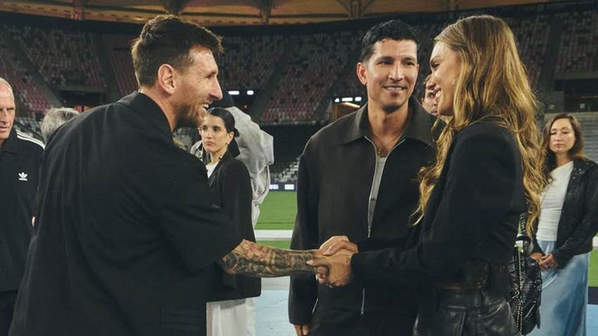 Jessica Alba y su novio Danny Ramírez presumen se encuentro con Lionel Messi en Miami