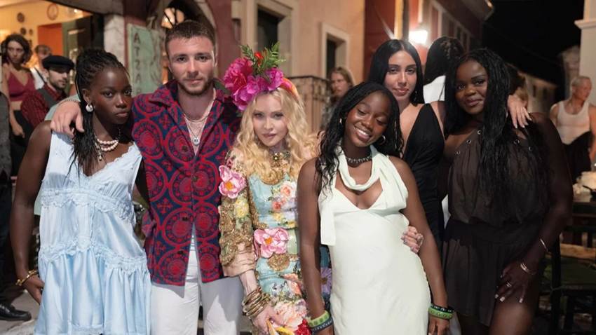 Madonna celebra su cumpleaños en Grecia y rodeada del amor de sus hijos