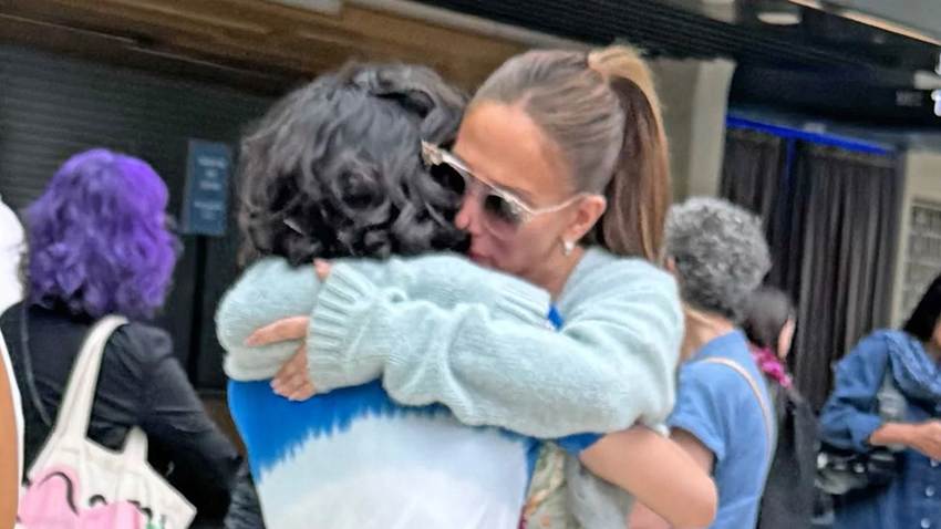 Entre lágrimas y orgullo: Jennifer Lopez no pudo contener la emoción durante la graduación de su hijo Max
