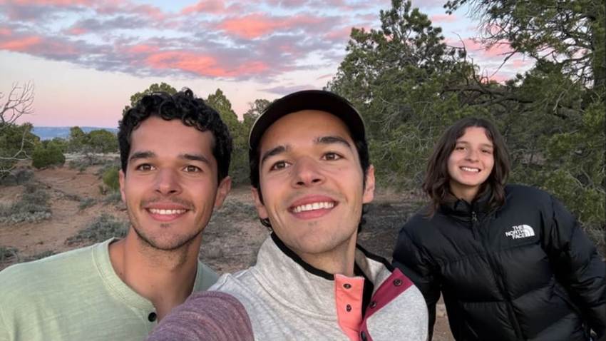 Roberto, Eduardo y María, hijos de Itatí Cantoral, disfrutan de una escapada de hermanos a las montañas