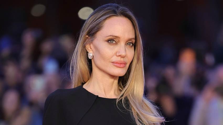 Angelina Jolie habla de la cicatriz de su mastectomía y revela por qué decidió mostrarla