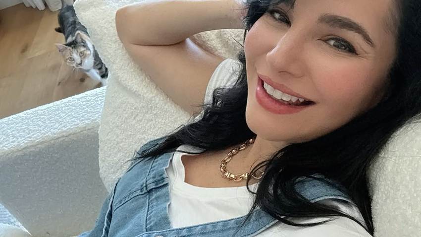 Martha Higareda, a días de dar a luz: con un pie en el hospital y la maleta lista para recibir a sus gemelas