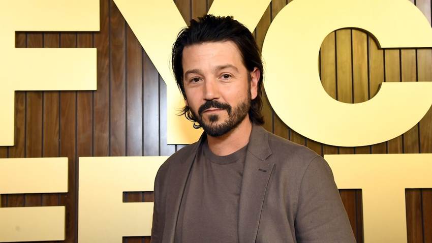 Diego Luna celebra el éxito de su ex Camila Sodi como escritora
