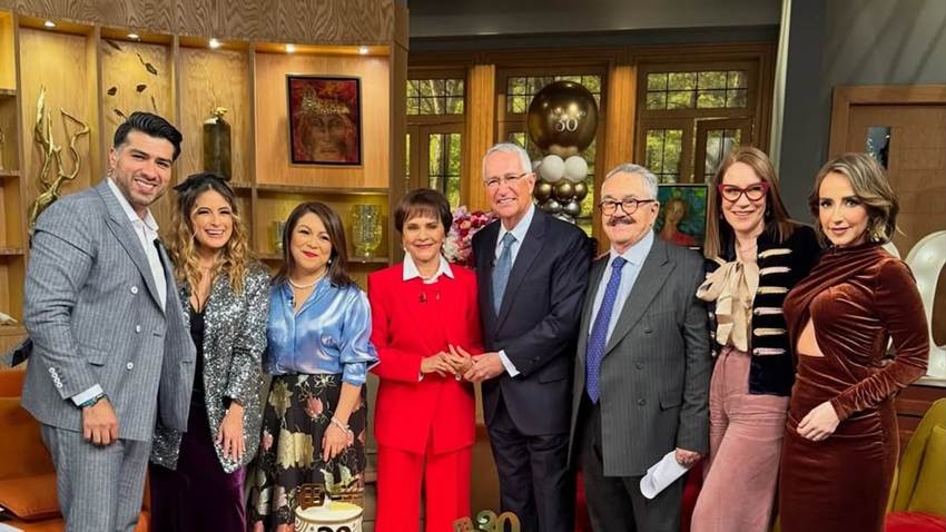 Pati Chapoy recibe la visita de su jefe, Ricardo Salinas Pliego, en el festejo por los 30 años de 'Ventaneando'