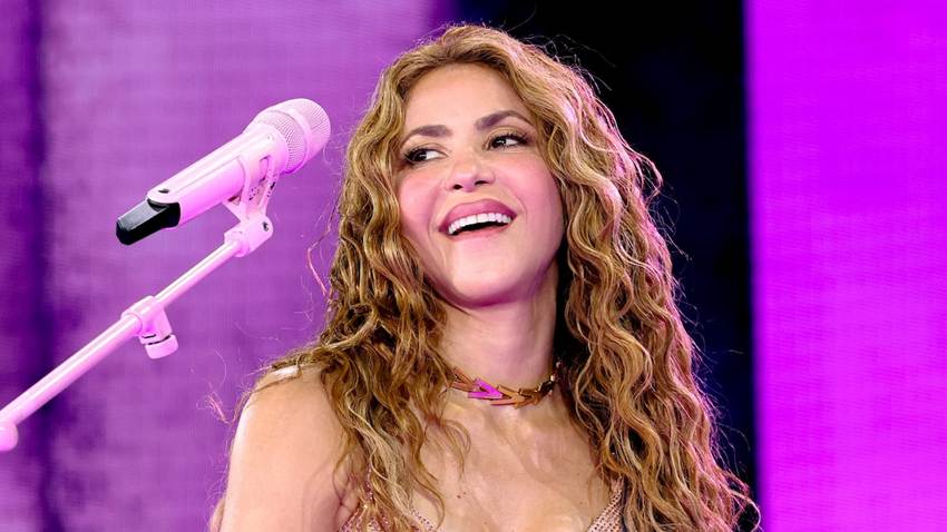 Shakira deja en claro que nada la detiene tras una caída en pleno concierto en El Salvador