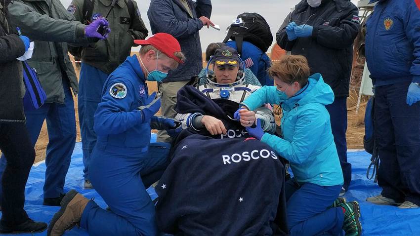 Astronautas regresan a la Tierra desde la Estación Espacial Internacional