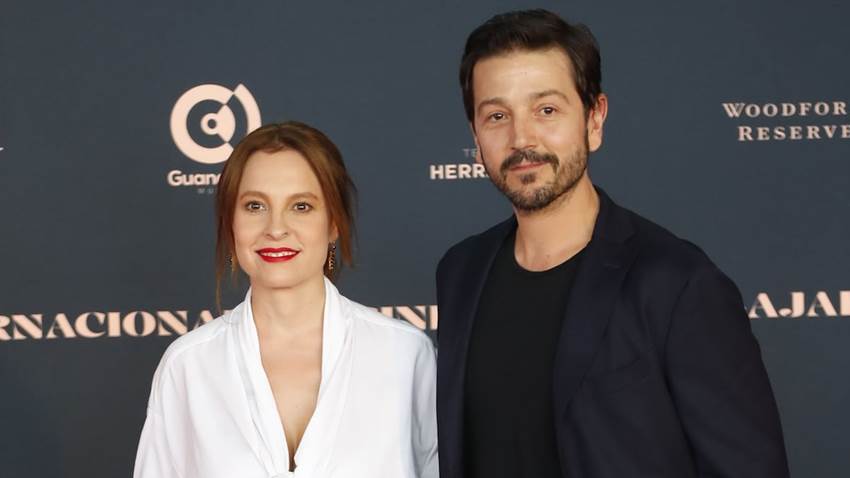 Diego Luna acompaña a Marina de Tavira en el estreno de su nueva obra de teatro