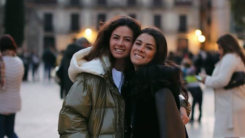 Nicole Peña festeja su graduación en compañía de sus hermanos Paulina y Alejandro