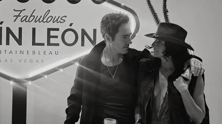 Aislinn Derbez y Mauricio Ochmann disfrutan de una escapada en Las Vegas y así reaccionan a su regreso