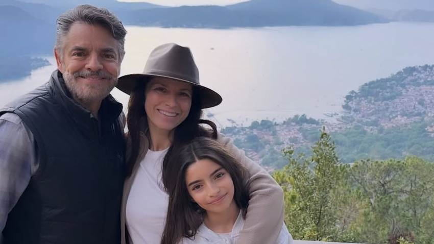Alessandra Rosaldo y Eugenio Derbez se divierten como niños en una tarde de esquí con Aitana
