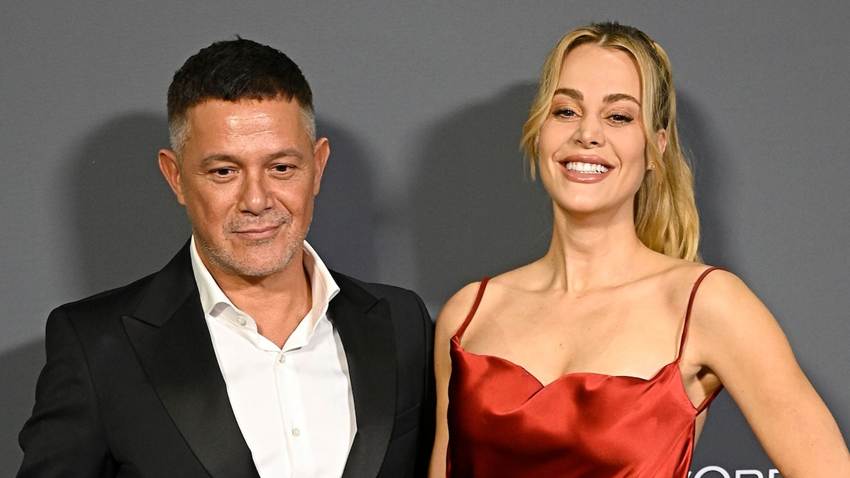 Alejandro Sanz y Candela Márquez reaparecen elegantísimos en una gala, tras rumores de ruptura