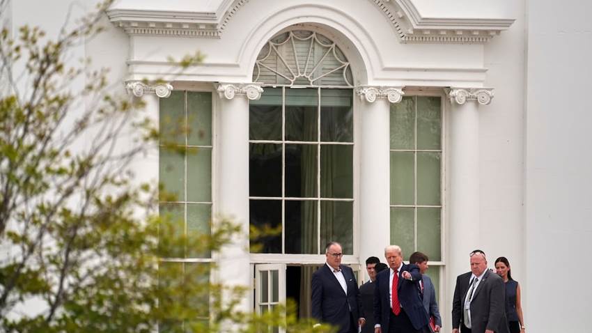 Trump amenaza a la UE con aranceles del 35% si no invierte 600.000 millones de dólares en Estados Unidos