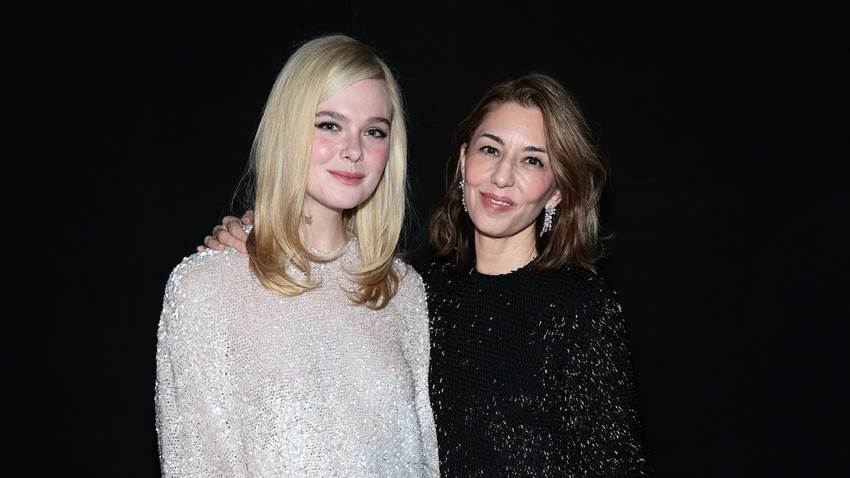 Elle Fanning y Sofia Coppola deslumbran juntas, cubiertas de brillo, en la Gala del MoMA