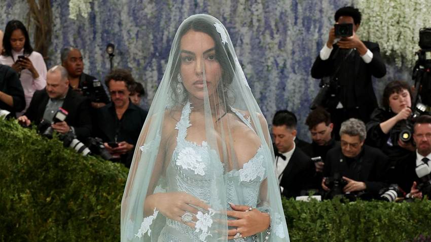 Georgina Rodríguez impacta en la Met Gala 2026 con un rosario dedicado a su familia y un look inspirado en la Virgen de Fátima