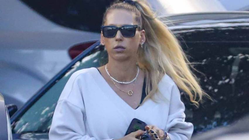 Anna Kournikova luce una pancita de embarazo más notoria que nunca