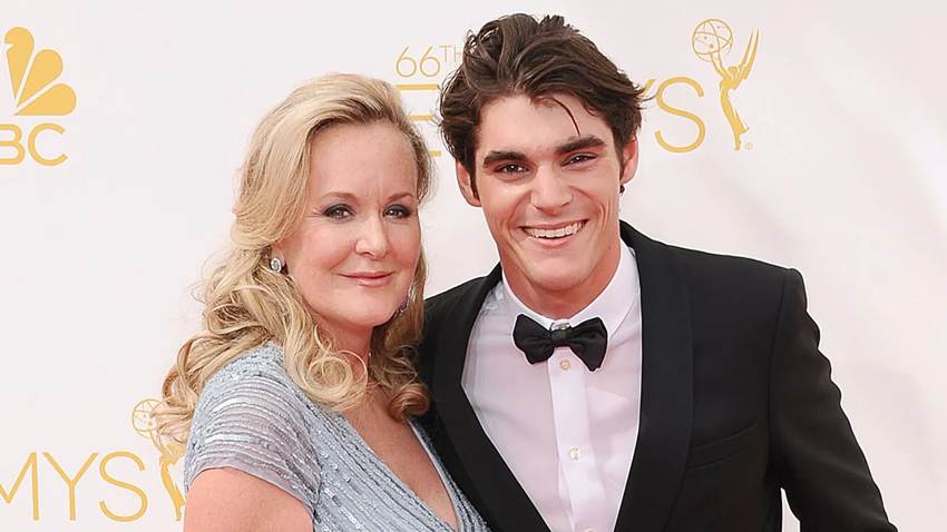 La madre de RJ Mitte revive el día más doloroso de su vida: 'Una madre nunca debería tener que encontrar a su hijo de esta manera'