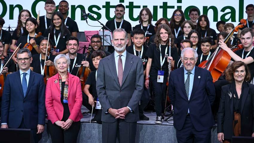 Felipe VI afirma que “la justicia constitucional es el último baluarte en la defensa del Estado de derecho”