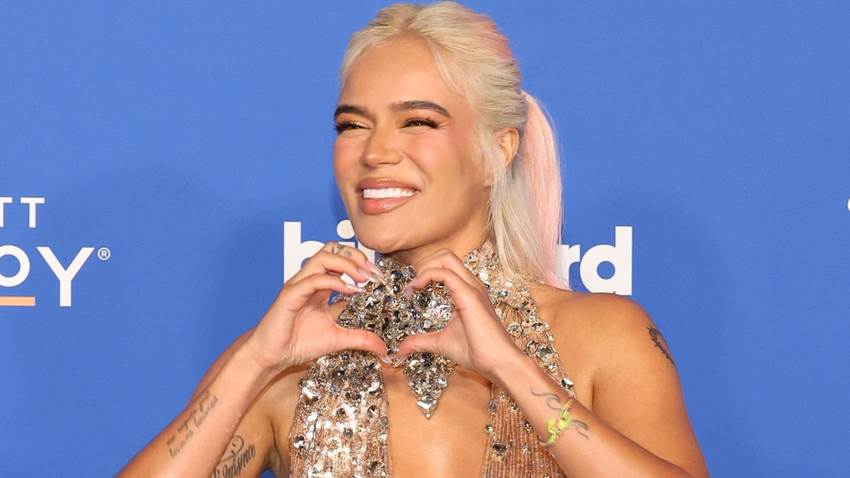 La mamá de Karol G llora al ver el dueto con Andrea Bocelli