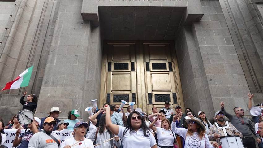 Los jueces cesados en México por la reforma judicial siguen sin recibir su indemnización: “Solo queremos que se cumpla la Constitución, que nos paguen”