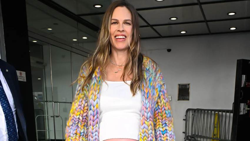 Hilary Swank reacciona a las duras críticas que recibió tras anunciar su embarazo a los 52 años