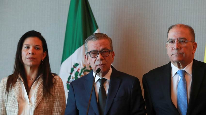 Gobierno y oposición venezolana firman acuerdo social