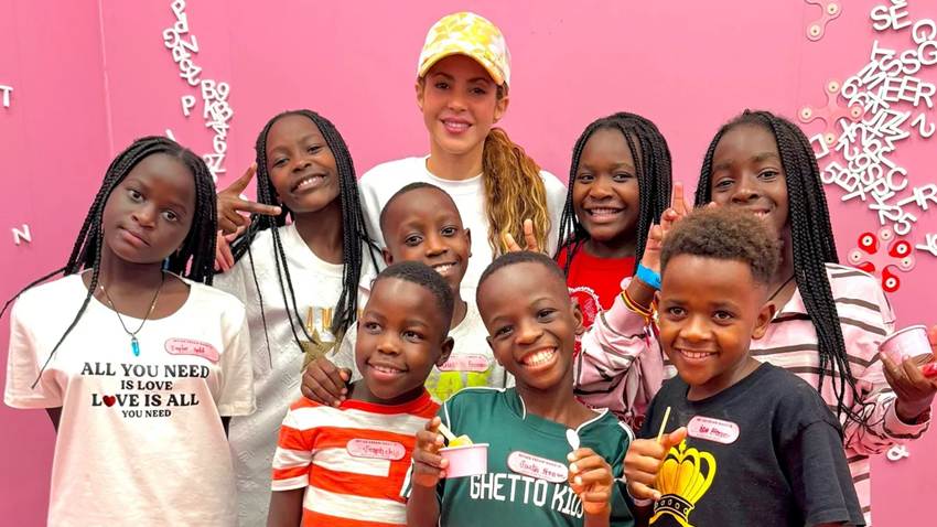 Shakira pasea por Nueva York con sus hijos y los Ghetto Kids antes de la final del Mundial 2026: ‘Han cambiado nuestras vidas’