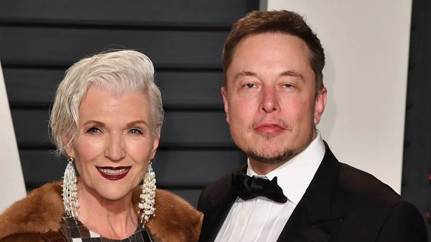 Elon Musk presenta su coche volador y su madre, Maye, no oculta su orgullo