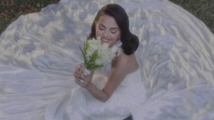 Selena Gomez deslumbra con su vestido de novia de inspiración vintage: todos los detalles