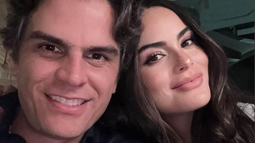 Ximena Navarrete, el consuelo de su esposo, Juan Carlos Valladares, tras la partida de su abuela