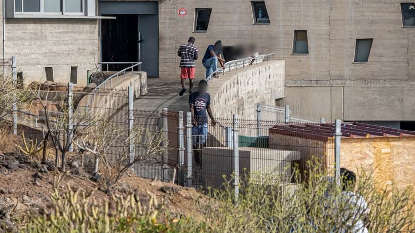 Canarias eleva el tono contra el Gobierno por dilatar el traslado de menores solicitantes de asilo y exige un protocolo y un calendario